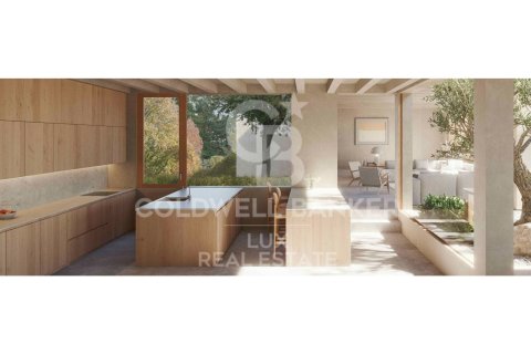 Villa de 4 dormitorios en venta en Roses, Gerona, Cataluña, Spain № 5800 - foto 4