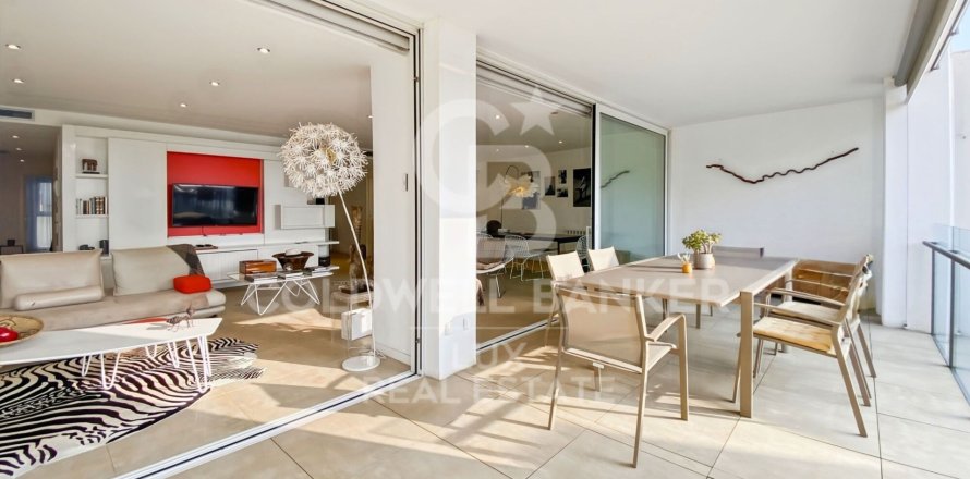 Apartamento de 4 dormitorios en venta en Roses, Gerona, Cataluña, Spain № 5799