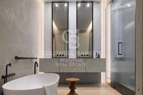 Apartamento de 5 dormitorios en venta en Barcelona, Cataluña, Spain № 5802 - foto 9