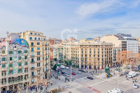 Купить квартиру в Барселона, Испания с 3 спальни, 221м², № 5803 - фото 4