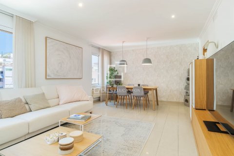Apartamento de 3 dormitorios en venta en Barcelona, Cataluña, Spain № 8698