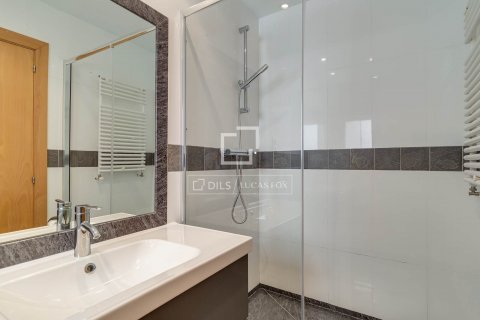 Apartamento de 3 dormitorios en venta en Barcelona, Cataluña, Spain № 8698 - foto 28