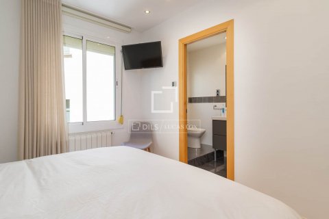 Apartamento de 3 dormitorios en venta en Barcelona, Cataluña, Spain № 8698 - foto 24