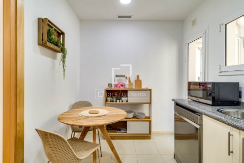Apartamento de 3 dormitorios en venta en Barcelona, Cataluña, Spain № 8698 - foto 9