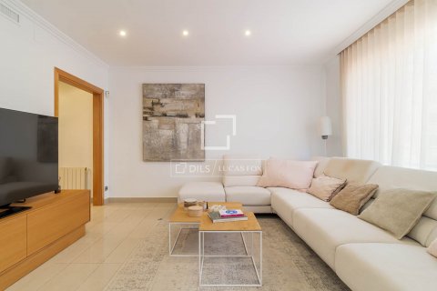 Apartamento de 3 dormitorios en venta en Barcelona, Cataluña, Spain № 8698 - foto 4
