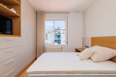 Apartamento de 3 dormitorios en venta en Barcelona, Cataluña, Spain № 8698 - foto 18