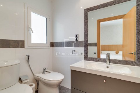 Apartamento de 3 dormitorios en venta en Barcelona, Cataluña, Spain № 8698 - foto 27
