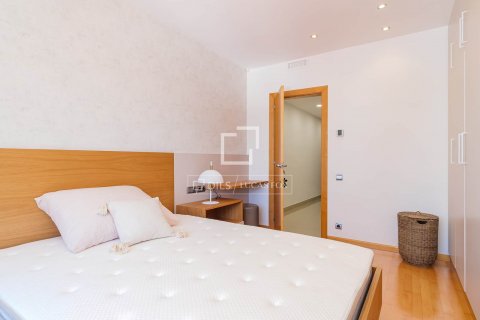 Apartamento de 3 dormitorios en venta en Barcelona, Cataluña, Spain № 8698 - foto 19