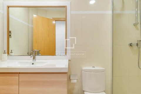 Apartamento de 3 dormitorios en venta en Barcelona, Cataluña, Spain № 8698 - foto 12