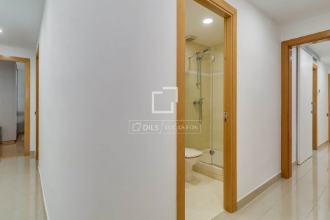 Apartamento de 3 dormitorios en venta en Barcelona, Cataluña, Spain № 8698 - foto 16