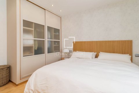 Apartamento de 3 dormitorios en venta en Barcelona, Cataluña, Spain № 8698 - foto 25