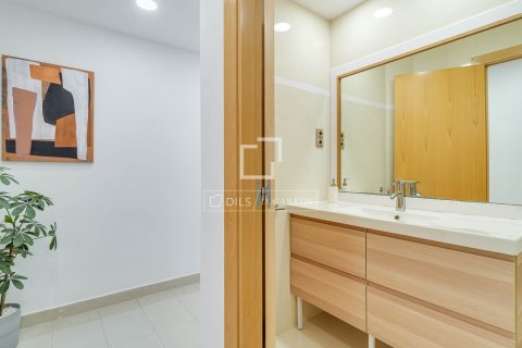 Apartamento de 3 dormitorios en venta en Barcelona, Cataluña, Spain № 8698 - foto 14