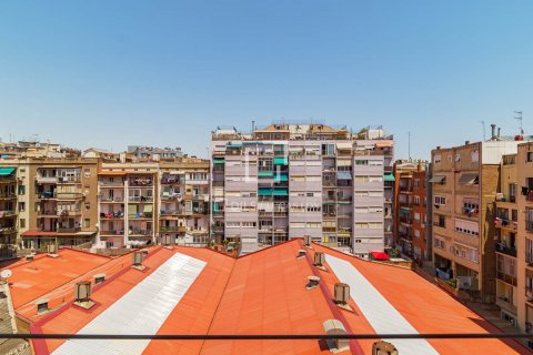 Apartamento de 3 dormitorios en venta en Barcelona, Cataluña, Spain № 8698 - foto 29
