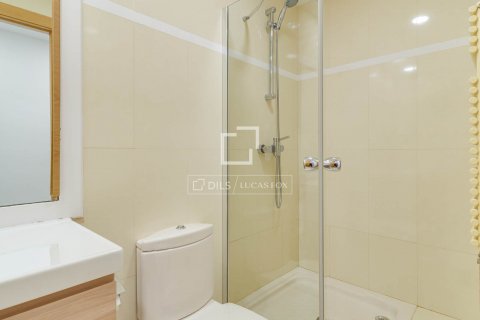 Apartamento de 3 dormitorios en venta en Barcelona, Cataluña, Spain № 8698 - foto 15