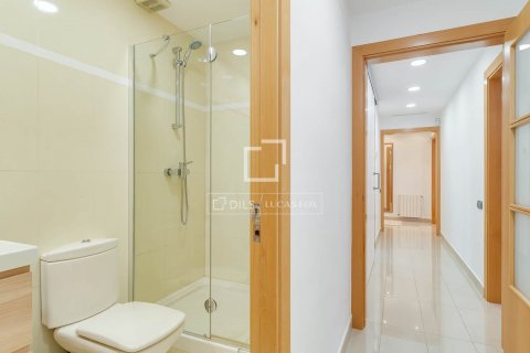Apartamento de 3 dormitorios en venta en Barcelona, Cataluña, Spain № 8698 - foto 11