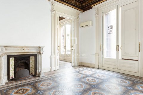 6 bedrooms apartment for sale in Barcelona, Catalonia, Spain № 8699 - photo 2