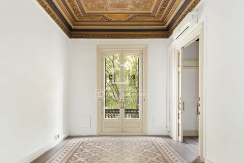 6 bedrooms apartment for sale in Barcelona, Catalonia, Spain № 8699 - photo 6