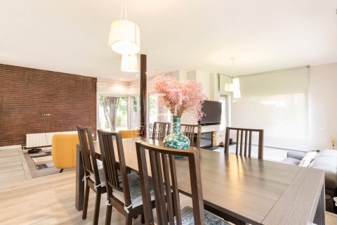 Снять в аренду виллу в Кастельдефельс, Испания с 7 спален, 351м², № 8703 - фото 7