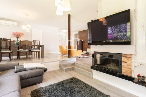 Снять в аренду виллу в Кастельдефельс, Испания с 7 спален, 351м², № 8703 - фото 5