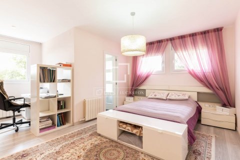Снять в аренду виллу в Кастельдефельс, Испания с 7 спален, 351м², № 8703 - фото 15