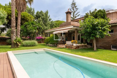 Снять в аренду виллу в Кастельдефельс, Испания с 7 спален, 351м², № 8703 - фото 2
