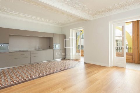Apartamento de 2 dormitorios en venta en Barcelona, Cataluña, Spain № 8700 - foto 4