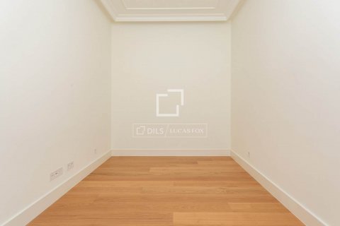 Apartamento de 2 dormitorios en venta en Barcelona, Cataluña, Spain № 8700 - foto 8