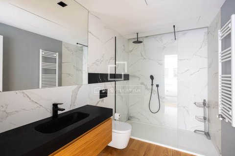 Apartamento de 2 dormitorios en alquiler en Barcelona, Cataluña, Spain № 8702 - foto 19