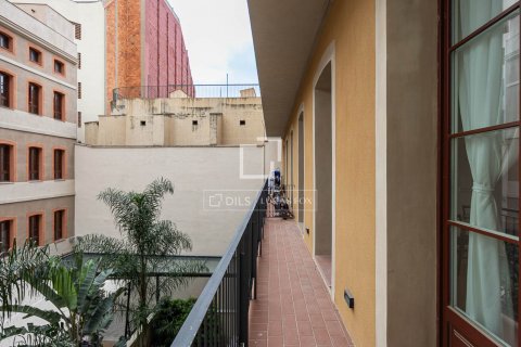 Apartamento de 2 dormitorios en alquiler en Barcelona, Cataluña, Spain № 8702 - foto 3