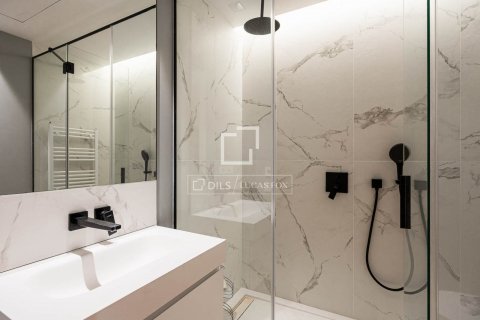 Apartamento de 2 dormitorios en alquiler en Barcelona, Cataluña, Spain № 8702 - foto 15