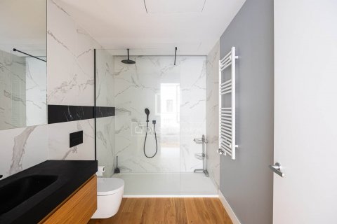 Apartamento de 2 dormitorios en alquiler en Barcelona, Cataluña, Spain № 8702 - foto 18