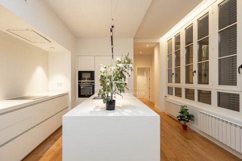 Apartamento de 2 dormitorios en alquiler en Barcelona, Cataluña, Spain № 8702 - foto 8