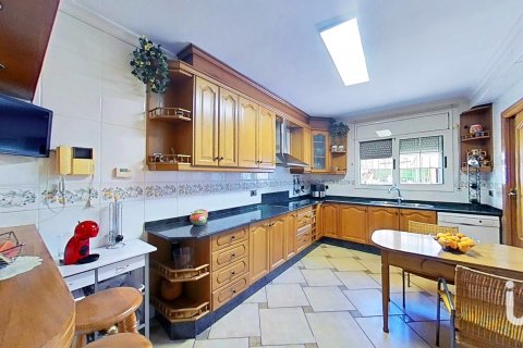 Купить дом в Вальс, Испания с 5 спален, 509м², № 5018 - фото 3