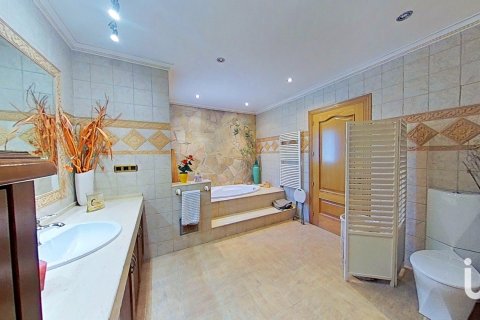 Купить дом в Вальс, Испания с 5 спален, 509м², № 5018 - фото 12