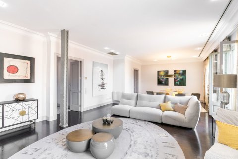 Apartamento de 4 dormitorios en alquiler en Barcelona, Cataluña, Spain № 1558