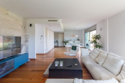 Сasa de 4 dormitorios en venta en Vallromanes, Barcelona, Cataluña, Spain № 1419 - foto 17
