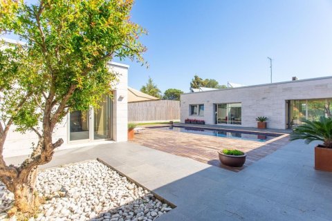 Сasa de 4 dormitorios en venta en Vallromanes, Barcelona, Cataluña, Spain № 1419 - foto 2