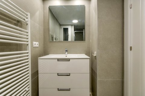 Apartamento de 3 dormitorios en venta en Barcelona, Cataluña, Spain № 1417 - foto 20