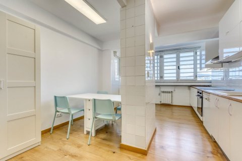 Apartamento de 3 dormitorios en venta en Barcelona, Cataluña, Spain № 1417 - foto 10