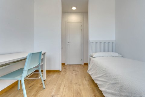 Apartamento de 3 dormitorios en venta en Barcelona, Cataluña, Spain № 1417 - foto 23