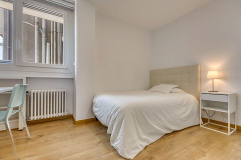 Apartamento de 3 dormitorios en venta en Barcelona, Cataluña, Spain № 1417 - foto 25