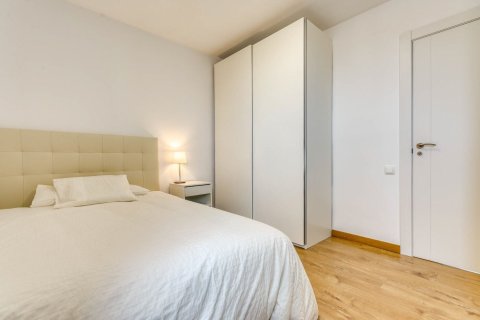 Apartamento de 3 dormitorios en venta en Barcelona, Cataluña, Spain № 1417 - foto 26