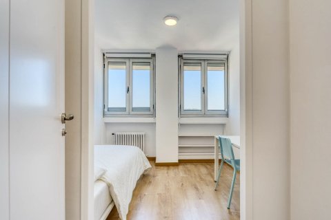 Apartamento de 3 dormitorios en venta en Barcelona, Cataluña, Spain № 1417 - foto 22