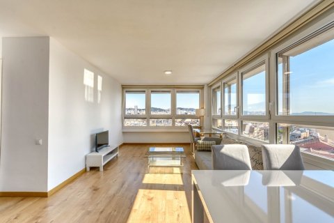 Apartamento de 3 dormitorios en venta en Barcelona, Cataluña, Spain № 1417 - foto 4