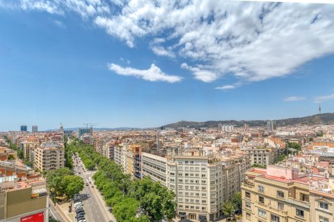 Apartamento de 3 dormitorios en venta en Barcelona, Cataluña, Spain № 1417