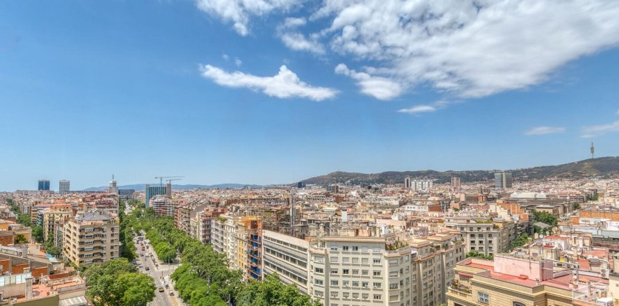 Apartamento de 3 dormitorios en venta en Barcelona, Cataluña, Spain № 1417