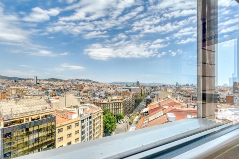 Apartamento de 3 dormitorios en venta en Barcelona, Cataluña, Spain № 1417 - foto 18