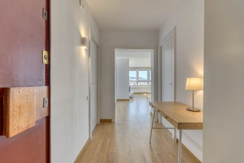 Apartamento de 3 dormitorios en venta en Barcelona, Cataluña, Spain № 1417 - foto 9