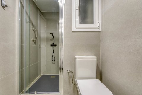 Apartamento de 3 dormitorios en venta en Barcelona, Cataluña, Spain № 1417 - foto 24