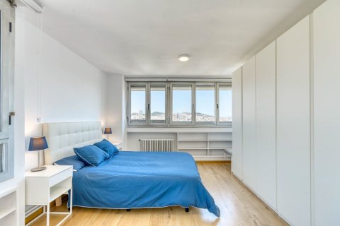 Apartamento de 3 dormitorios en venta en Barcelona, Cataluña, Spain № 1417 - foto 14